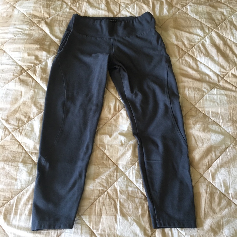 Banana Republic Thicker Fabric Gray Cropped Leggings Size M
